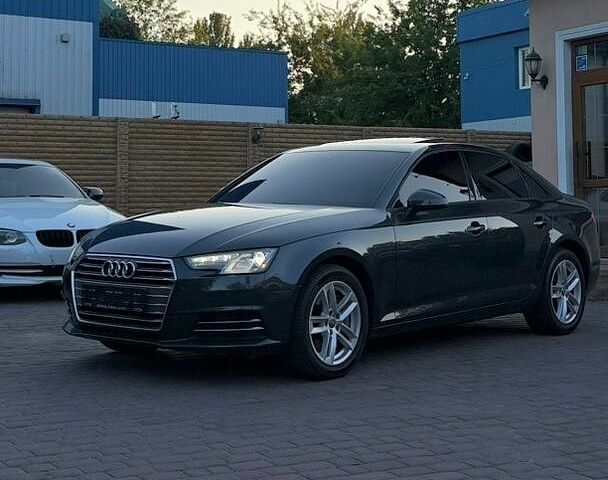 Сірий Ауді А4, об'ємом двигуна 2 л та пробігом 136 тис. км за 17500 $, фото 1 на Automoto.ua