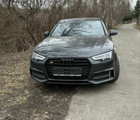 Серый Ауди А4, объемом двигателя 2 л и пробегом 273 тыс. км за 15900 $, фото 1 на Automoto.ua