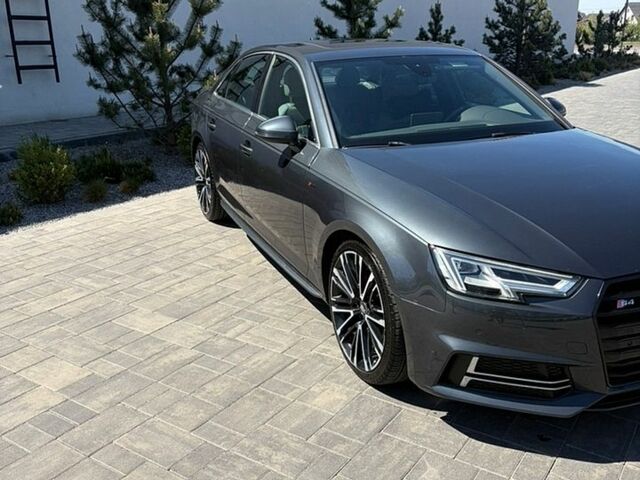 Сірий Ауді А4, об'ємом двигуна 2 л та пробігом 219 тис. км за 15900 $, фото 1 на Automoto.ua