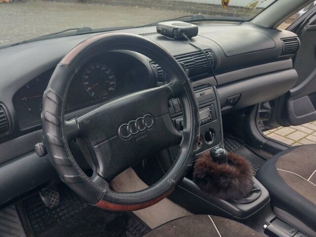 Сірий Ауді А4, об'ємом двигуна 1.9 л та пробігом 253 тис. км за 4000 $, фото 1 на Automoto.ua