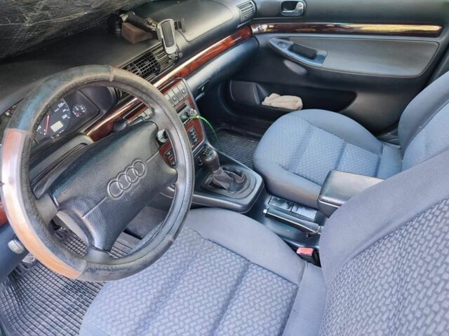 Серый Ауди А4, объемом двигателя 2 л и пробегом 340 тыс. км за 3199 $, фото 1 на Automoto.ua