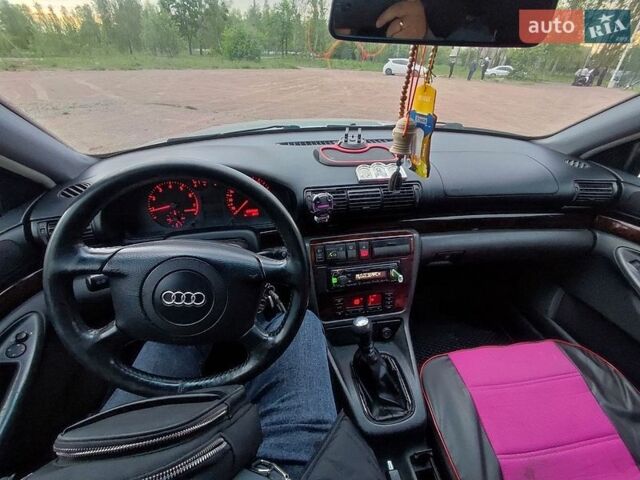 Серый Ауди А4, объемом двигателя 1.78 л и пробегом 282 тыс. км за 3200 $, фото 1 на Automoto.ua
