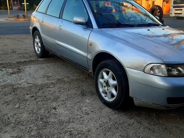 Серый Ауди А4, объемом двигателя 1.8 л и пробегом 0 тыс. км за 1000 $, фото 1 на Automoto.ua