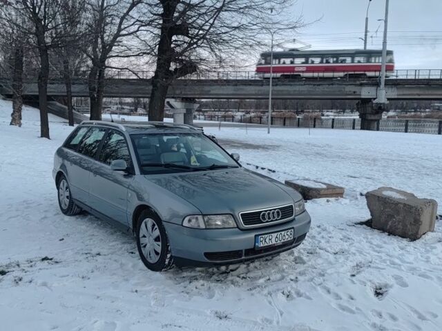 Сірий Ауді А4, об'ємом двигуна 1.9 л та пробігом 268 тис. км за 2015 $, фото 1 на Automoto.ua