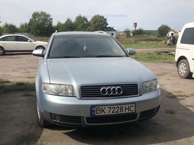 Серый Ауди А4, объемом двигателя 2 л и пробегом 273 тыс. км за 5000 $, фото 1 на Automoto.ua