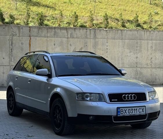 Серый Ауди А4, объемом двигателя 3 л и пробегом 300 тыс. км за 3900 $, фото 1 на Automoto.ua