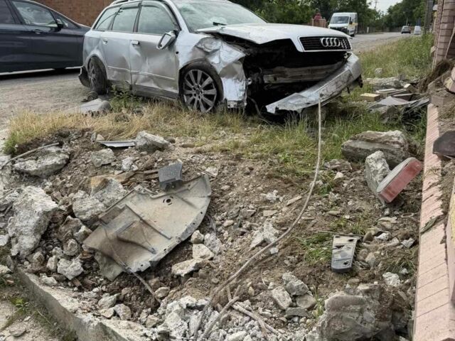 Сірий Ауді А4, об'ємом двигуна 2 л та пробігом 260 тис. км за 2000 $, фото 1 на Automoto.ua