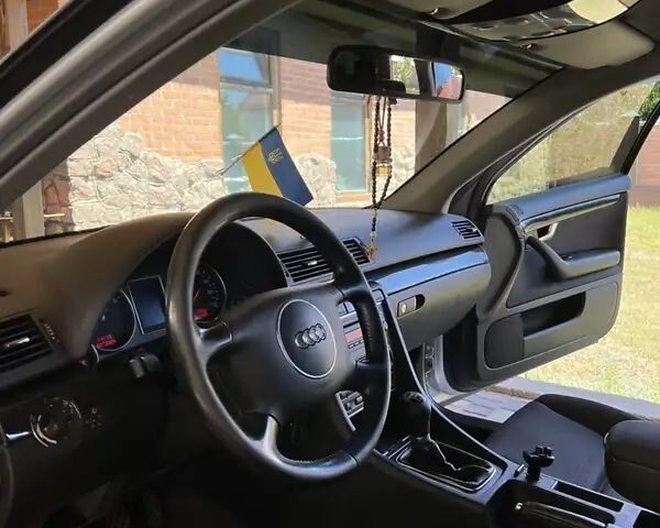 Сірий Ауді А4, об'ємом двигуна 1.98 л та пробігом 0 тис. км за 5400 $, фото 1 на Automoto.ua