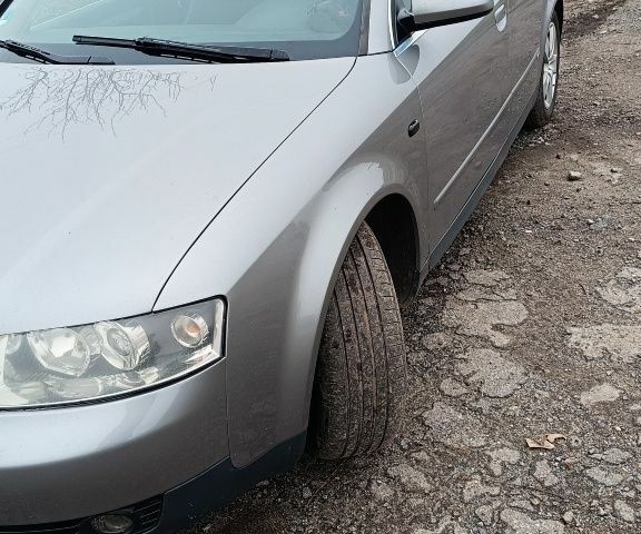 Серый Ауди А4, объемом двигателя 2 л и пробегом 292 тыс. км за 6500 $, фото 1 на Automoto.ua