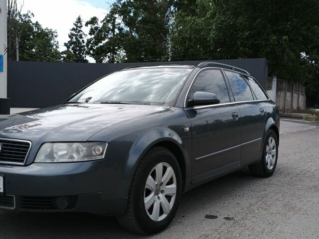 Сірий Ауді А4, об'ємом двигуна 2 л та пробігом 266 тис. км за 3999 $, фото 1 на Automoto.ua