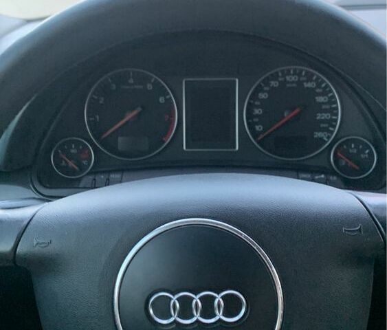 Серый Ауди А4, объемом двигателя 2 л и пробегом 290 тыс. км за 4500 $, фото 1 на Automoto.ua