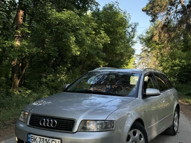 Сірий Ауді А4, об'ємом двигуна 2.5 л та пробігом 350 тис. км за 3699 $, фото 1 на Automoto.ua