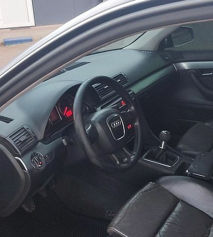 Серый Ауди А4, объемом двигателя 2 л и пробегом 480 тыс. км за 5600 $, фото 1 на Automoto.ua