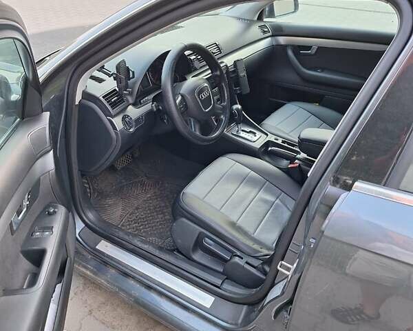 Серый Ауди А4, объемом двигателя 2 л и пробегом 235 тыс. км за 5300 $, фото 1 на Automoto.ua