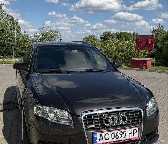 Серый Ауди А4, объемом двигателя 2 л и пробегом 436 тыс. км за 6800 $, фото 1 на Automoto.ua