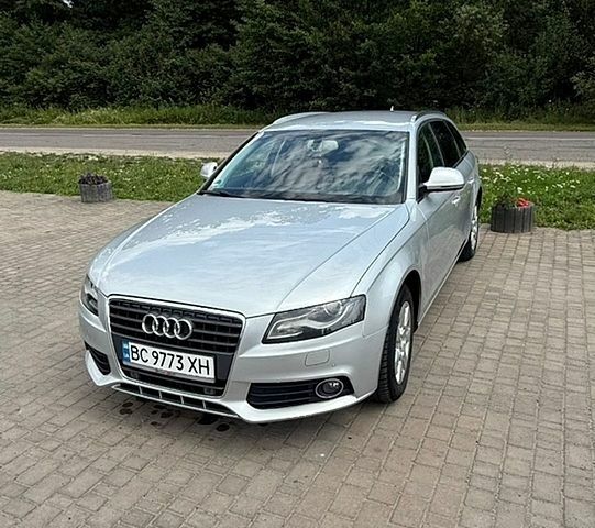 Сірий Ауді А4, об'ємом двигуна 2 л та пробігом 203 тис. км за 8999 $, фото 1 на Automoto.ua