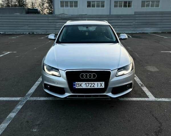 Серый Ауди А4, объемом двигателя 2 л и пробегом 250 тыс. км за 8500 $, фото 1 на Automoto.ua