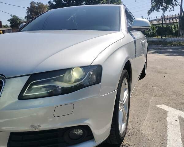 Серый Ауди А4, объемом двигателя 2 л и пробегом 290 тыс. км за 8700 $, фото 1 на Automoto.ua
