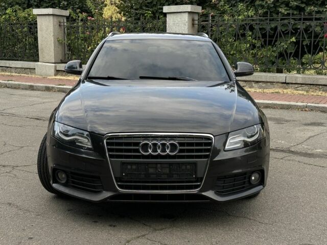 Серый Ауди А4, объемом двигателя 0 л и пробегом 220 тыс. км за 8300 $, фото 1 на Automoto.ua