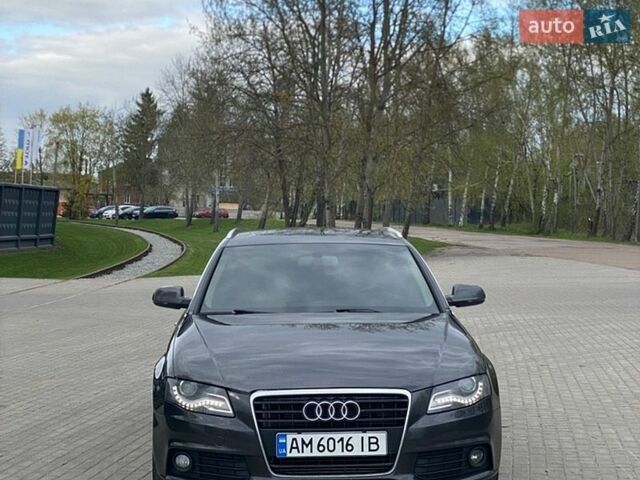 Серый Ауди А4, объемом двигателя 1.8 л и пробегом 250 тыс. км за 8000 $, фото 1 на Automoto.ua