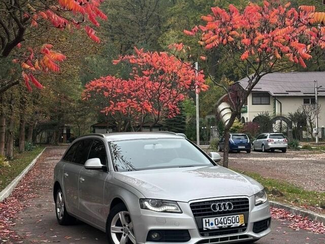 Сірий Ауді А4, об'ємом двигуна 2 л та пробігом 325 тис. км за 8899 $, фото 1 на Automoto.ua