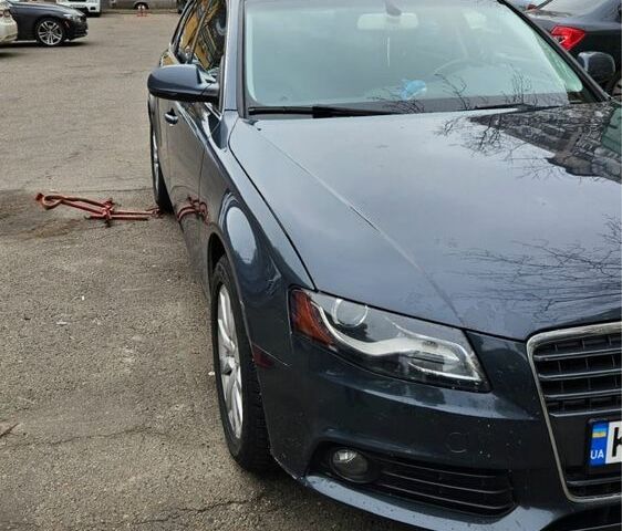 Серый Ауди А4, объемом двигателя 2 л и пробегом 321 тыс. км за 8700 $, фото 1 на Automoto.ua