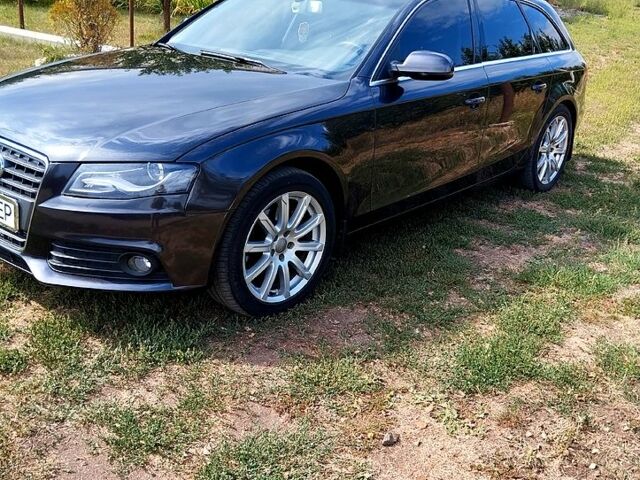 Сірий Ауді А4, об'ємом двигуна 2 л та пробігом 258 тис. км за 9000 $, фото 1 на Automoto.ua