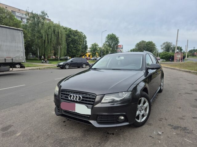 Серый Ауди А4, объемом двигателя 2 л и пробегом 305 тыс. км за 5500 $, фото 1 на Automoto.ua