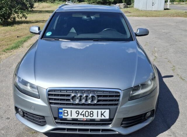 Серый Ауди А4, объемом двигателя 2 л и пробегом 323 тыс. км за 9346 $, фото 1 на Automoto.ua