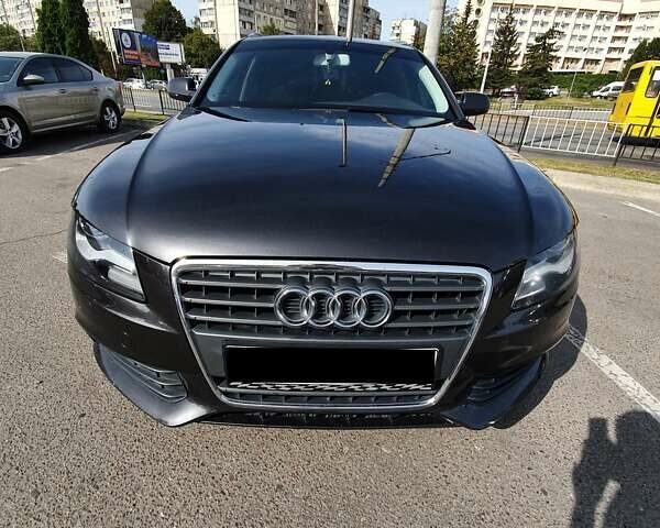 Серый Ауди А4, объемом двигателя 1.8 л и пробегом 200 тыс. км за 8200 $, фото 1 на Automoto.ua