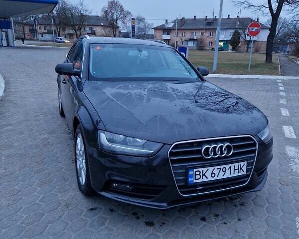 Серый Ауди А4, объемом двигателя 2 л и пробегом 300 тыс. км за 12300 $, фото 1 на Automoto.ua