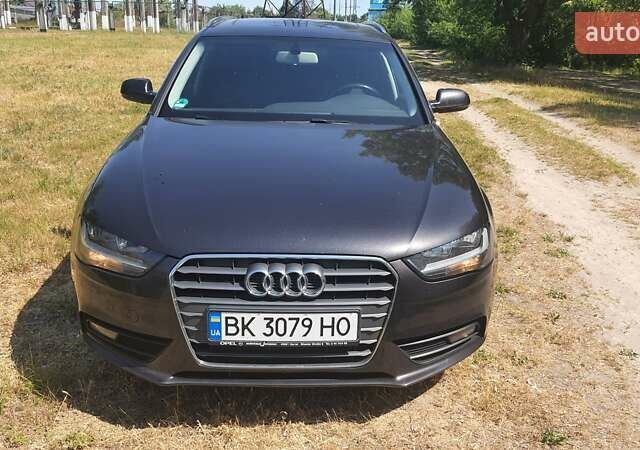 Серый Ауди А4, объемом двигателя 2 л и пробегом 271 тыс. км за 12000 $, фото 1 на Automoto.ua