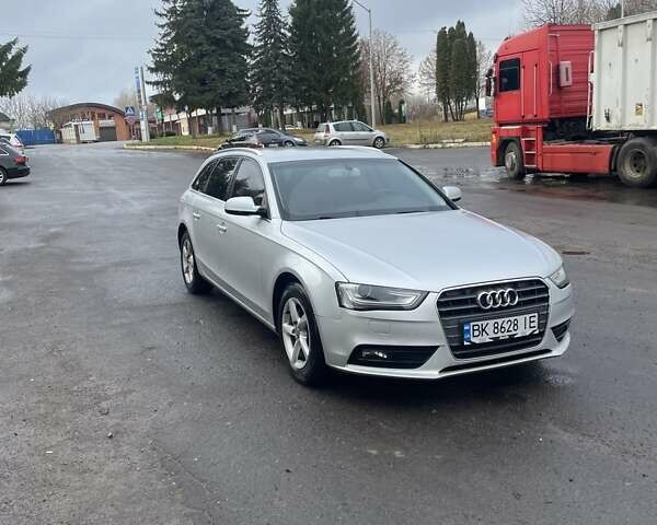 Сірий Ауді А4, об'ємом двигуна 2 л та пробігом 267 тис. км за 13500 $, фото 1 на Automoto.ua