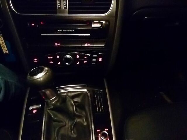 Сірий Ауді А4, об'ємом двигуна 2 л та пробігом 251 тис. км за 11810 $, фото 1 на Automoto.ua