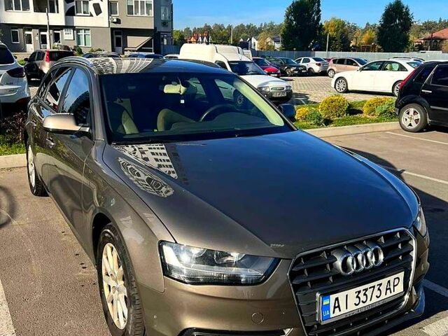 Сірий Ауді А4, об'ємом двигуна 2 л та пробігом 220 тис. км за 12800 $, фото 1 на Automoto.ua
