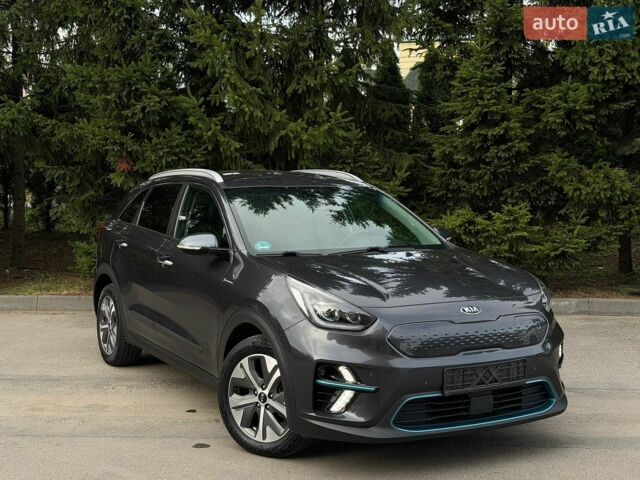 Сірий Ауді А4, об'ємом двигуна 2 л та пробігом 300 тис. км за 16661 $, фото 1 на Automoto.ua