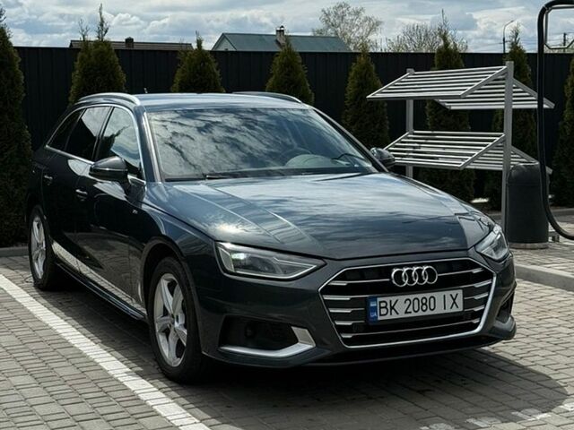 Серый Ауди А4, объемом двигателя 2 л и пробегом 210 тыс. км за 17500 $, фото 1 на Automoto.ua