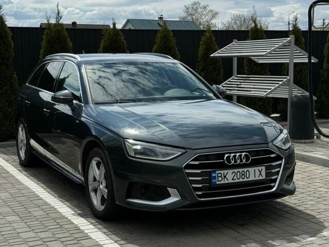 Серый Ауди А4, объемом двигателя 2 л и пробегом 210 тыс. км за 19500 $, фото 1 на Automoto.ua
