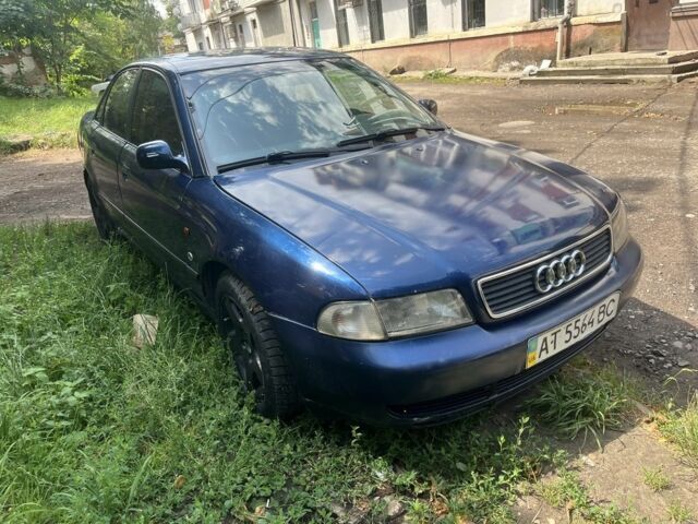 Синій Ауді А4, об'ємом двигуна 1.6 л та пробігом 300 тис. км за 1450 $, фото 1 на Automoto.ua
