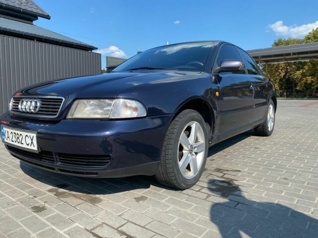 Синий Ауди А4, объемом двигателя 2 л и пробегом 288 тыс. км за 3450 $, фото 1 на Automoto.ua
