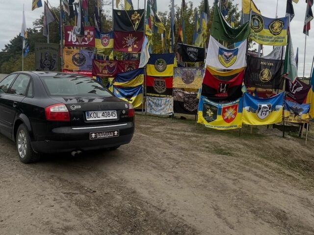 Синий Ауди А4, объемом двигателя 1.9 л и пробегом 400 тыс. км за 2000 $, фото 1 на Automoto.ua