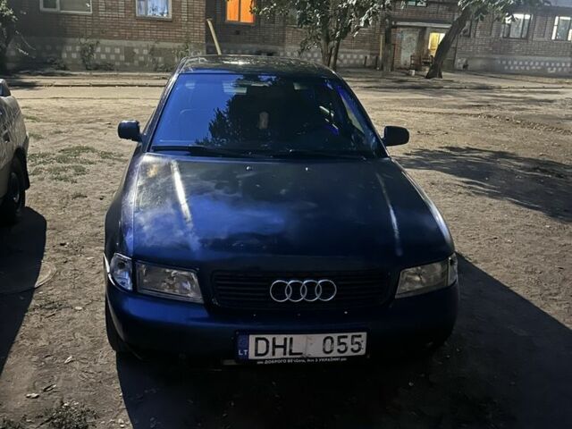 Синий Ауди А4, объемом двигателя 1.8 л и пробегом 3 тыс. км за 1111 $, фото 1 на Automoto.ua