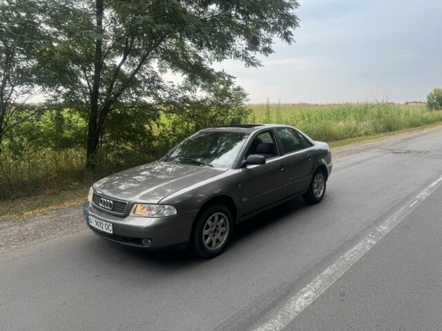 Синій Ауді А4, об'ємом двигуна 1.6 л та пробігом 300 тис. км за 2008 $, фото 1 на Automoto.ua