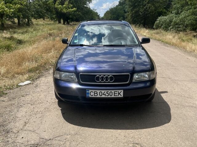 Синий Ауди А4, объемом двигателя 1.6 л и пробегом 312 тыс. км за 2700 $, фото 1 на Automoto.ua