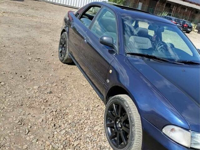 Синий Ауди А4, объемом двигателя 1.8 л и пробегом 350 тыс. км за 2250 $, фото 1 на Automoto.ua