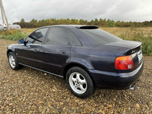 Синий Ауди А4, объемом двигателя 1.8 л и пробегом 400 тыс. км за 1900 $, фото 1 на Automoto.ua