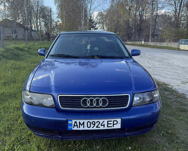 Ауди А4 1995 в Житомире на Automoto.ua Синий Ауди А4, объемом двигателя 1.6 л и пробегом 250 тыс. км за 2799 $, фото 1 на Automoto.ua
