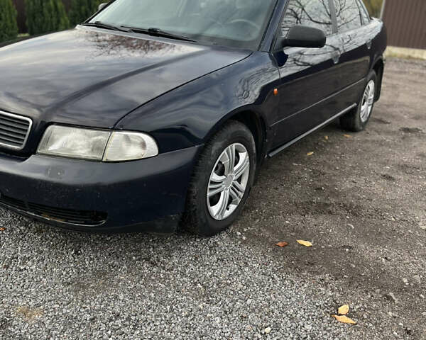 Ауди А4 1995 в Бердичеве на Automoto.ua Синий Ауди А4, объемом двигателя 1.8 л и пробегом 280 тыс. км за 2450 $, фото 1 на Automoto.ua