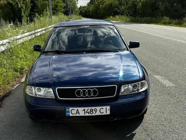 Синій Ауді А4, об'ємом двигуна 1.8 л та пробігом 320 тис. км за 2500 $, фото 1 на Automoto.ua