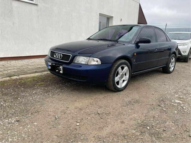 Синий Ауди А4, объемом двигателя 1.6 л и пробегом 100 тыс. км за 2500 $, фото 1 на Automoto.ua